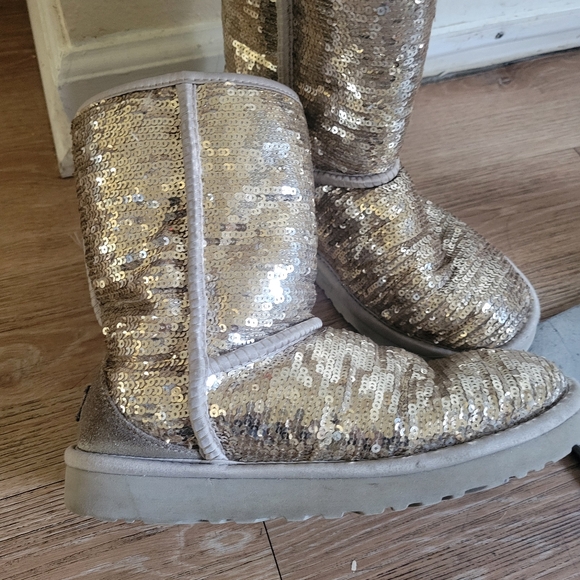 Ugg sequins 3161  boots size 7 gold - Picture 2 of 7